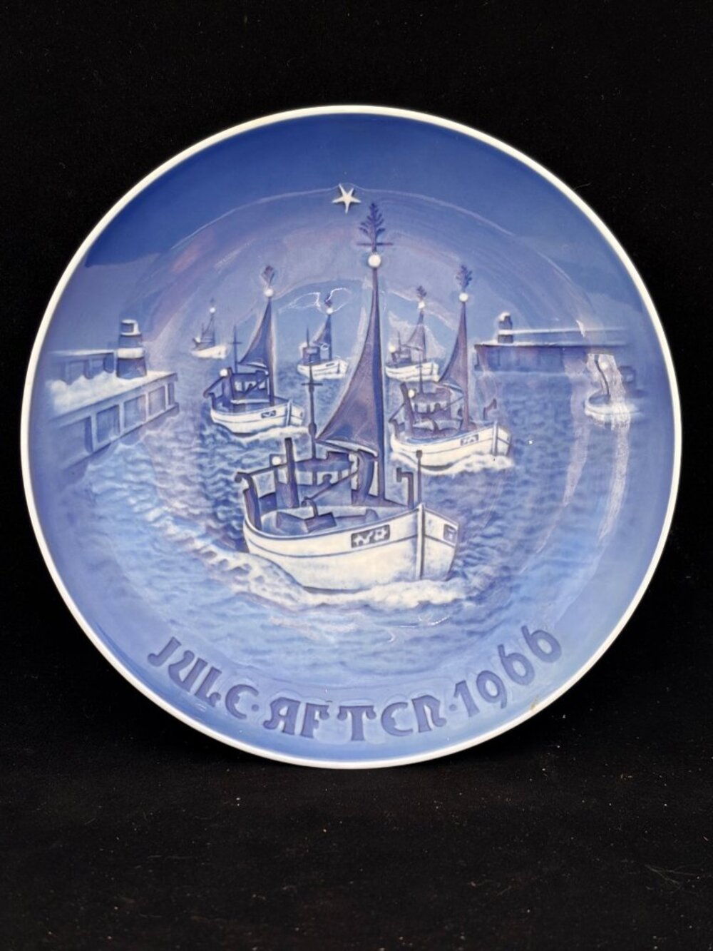 Vintage Bing & Grondahl Christmas Plate 1966 Jule After Sailing Ships Pier Star